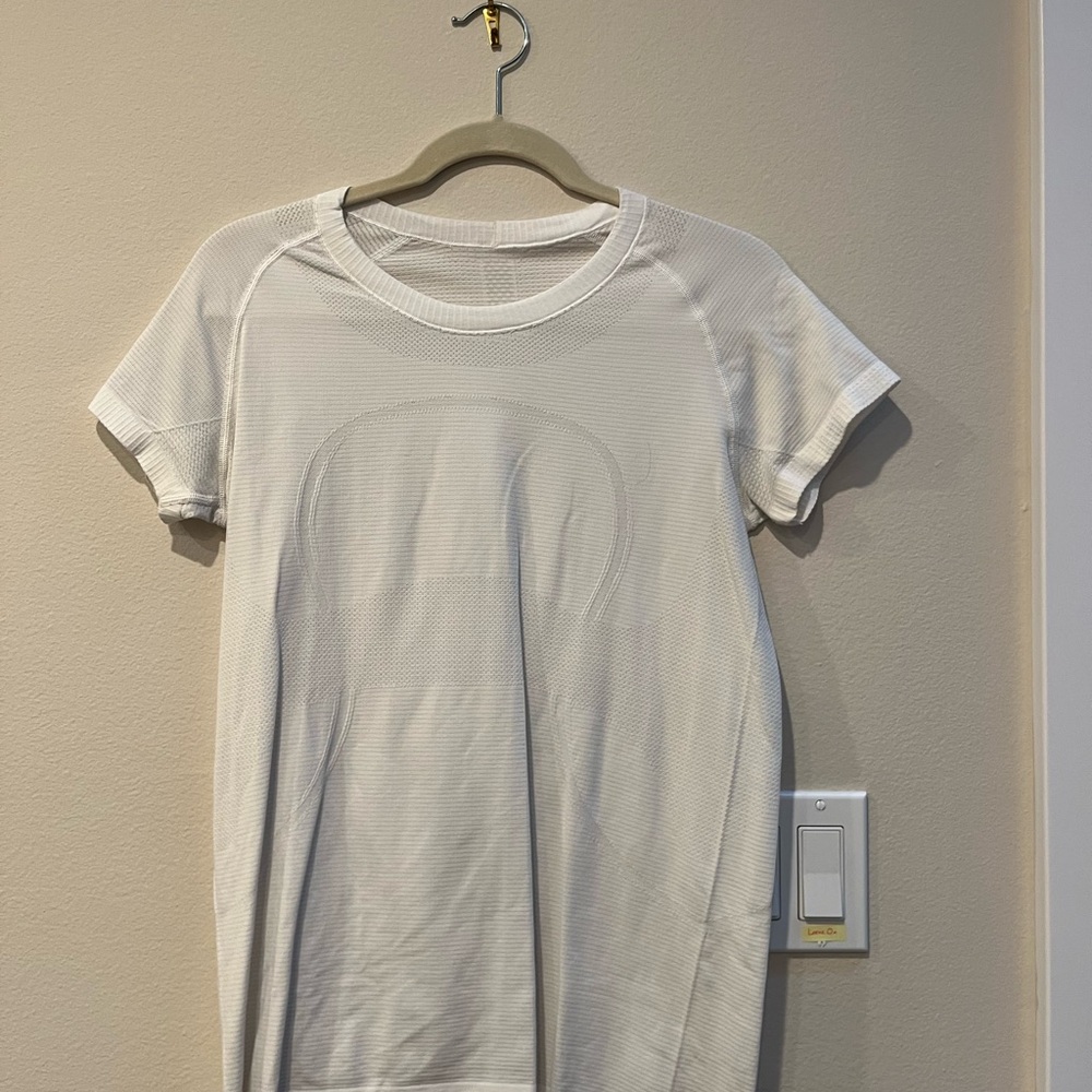 Lululemon Swiftly Tech Women's White Short Sleeve Top